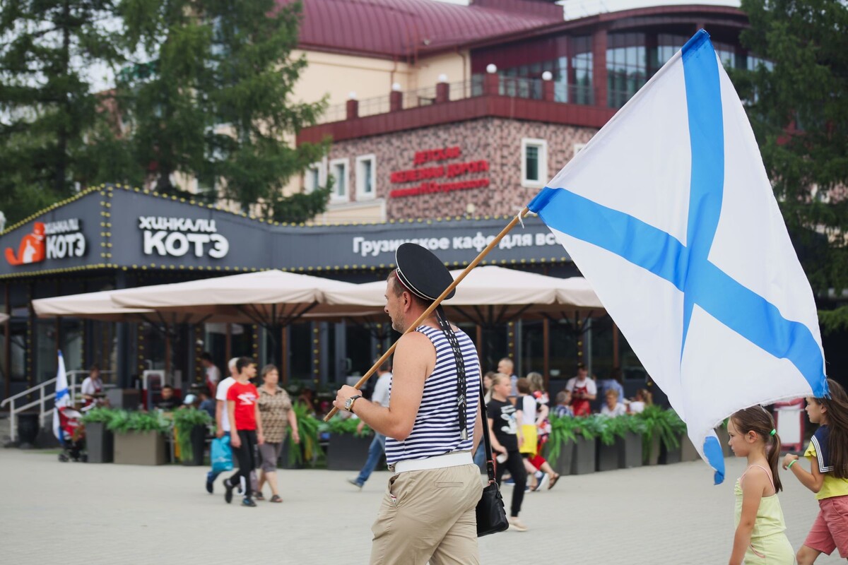 В 2024 году российской тельняшке исполняется 150 лет.  Фото: Фото: ФедералПресс / Ольга Юшкова