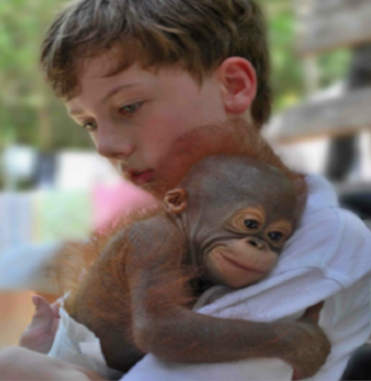 Алеша Попов с "усыновленной") обезьянкой