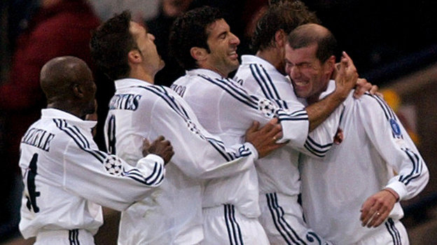 15 мая 2002 года. Глазго. Игроки «Реала» празднуют гол Зидана в финале Лиги чемпионов против «Байера. Фото Reuters