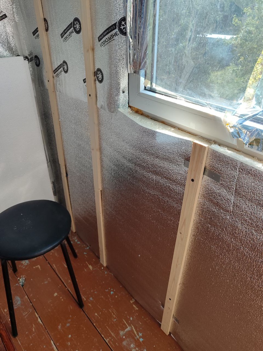 крепление теплоизоляции к стене (фото автора)