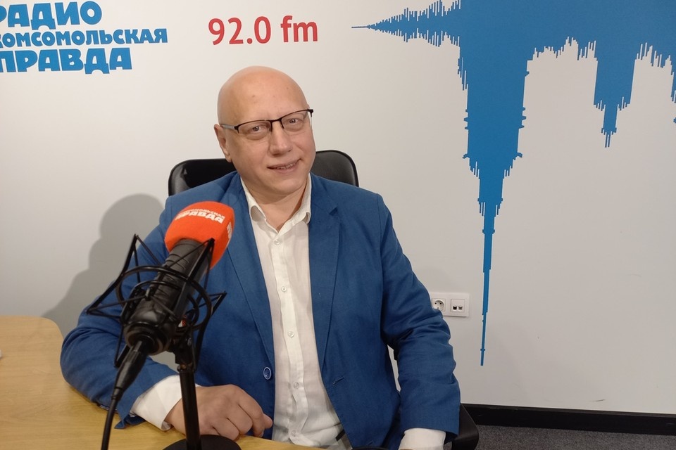    Врио главы «Ленфильма» Эдуард Суворов дал интервью радио «Комсомольская правда в Петербурге» (92,0 FM). Фото: Ксения ВАСИЛЬЕВА