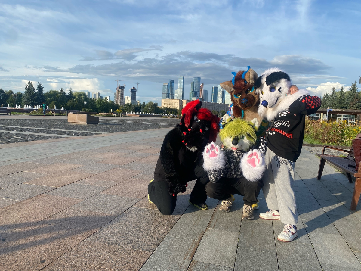 Одна из них! На фоне Новая Москва!