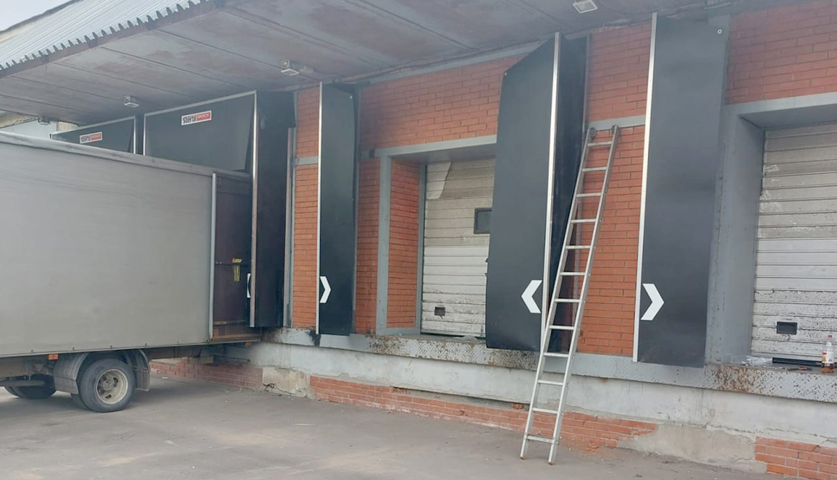 Монтаж докшелтеров Stertil, перегрузочные работы не останавливаются