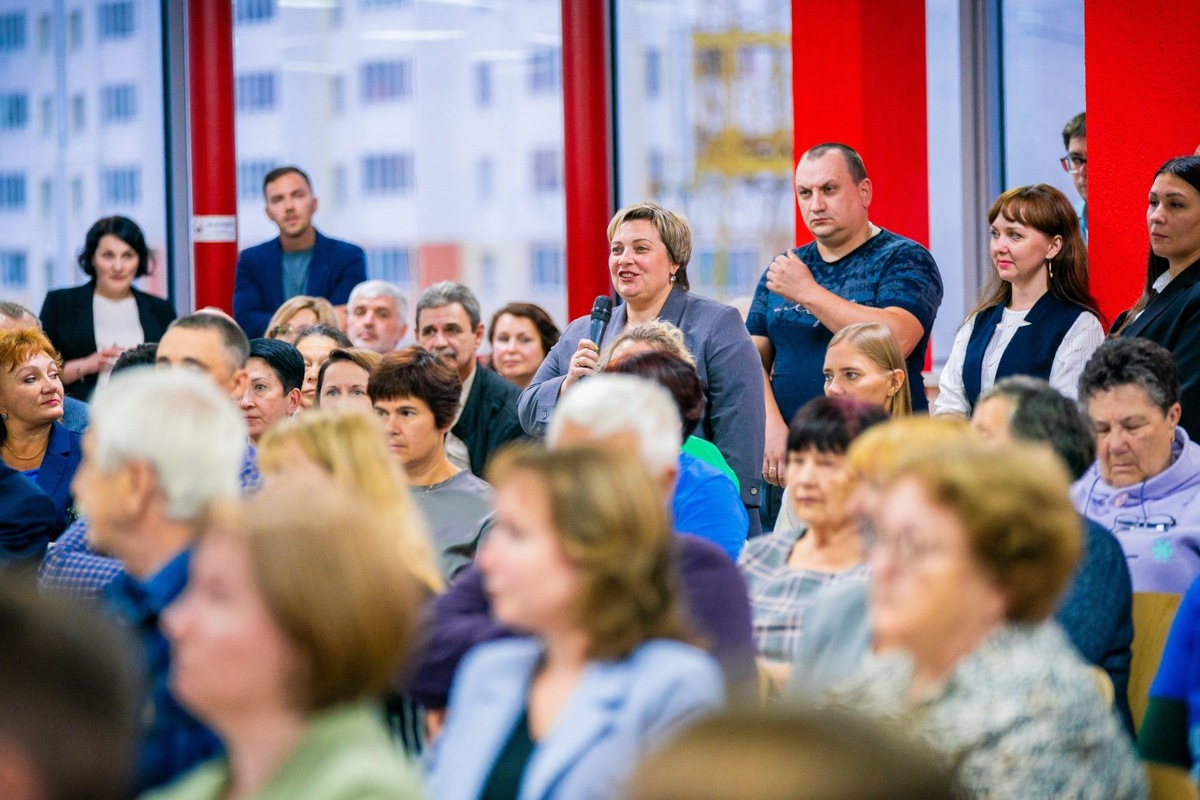    Руслан Кухарук проводит встречу с жителями Нягани