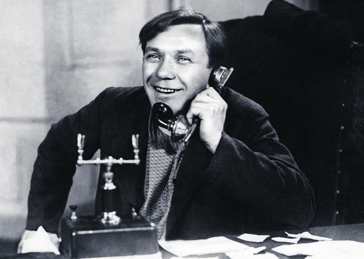 В роли Максима Лисицына. Кадр из фильма "Юность Максима". 1935 г.