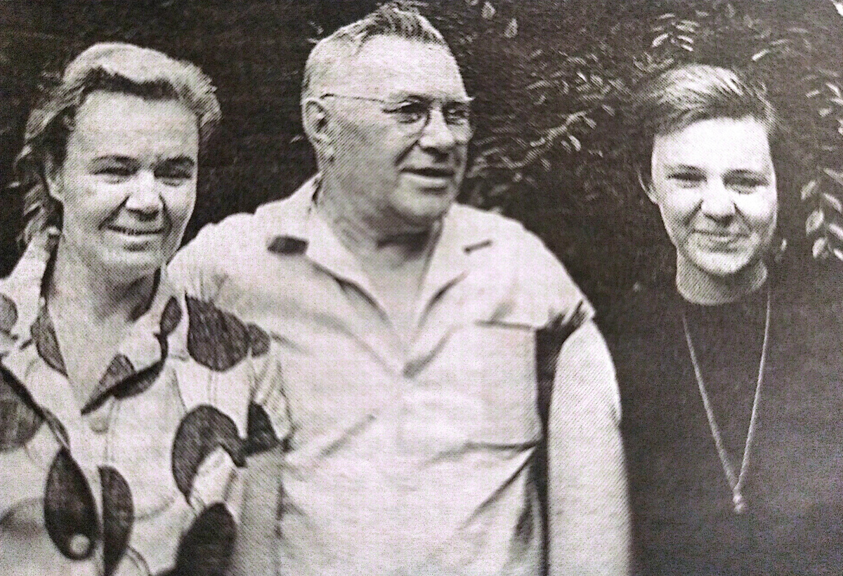 Борис Чирков с женой и дочкой. Обе Людмилы. Фото из семейного архива.