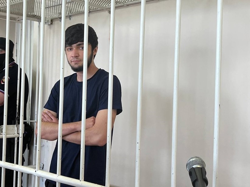    Мурат Ганижев, обвиняемый в убийстве женщины на Краснопутиловской улице, во время судебного заседания по избранию меры пресечения в Московском районном суде Петербурга, август 2024 года. Автор фото: Объединённая пресс-служба судов Санкт-Петербурга