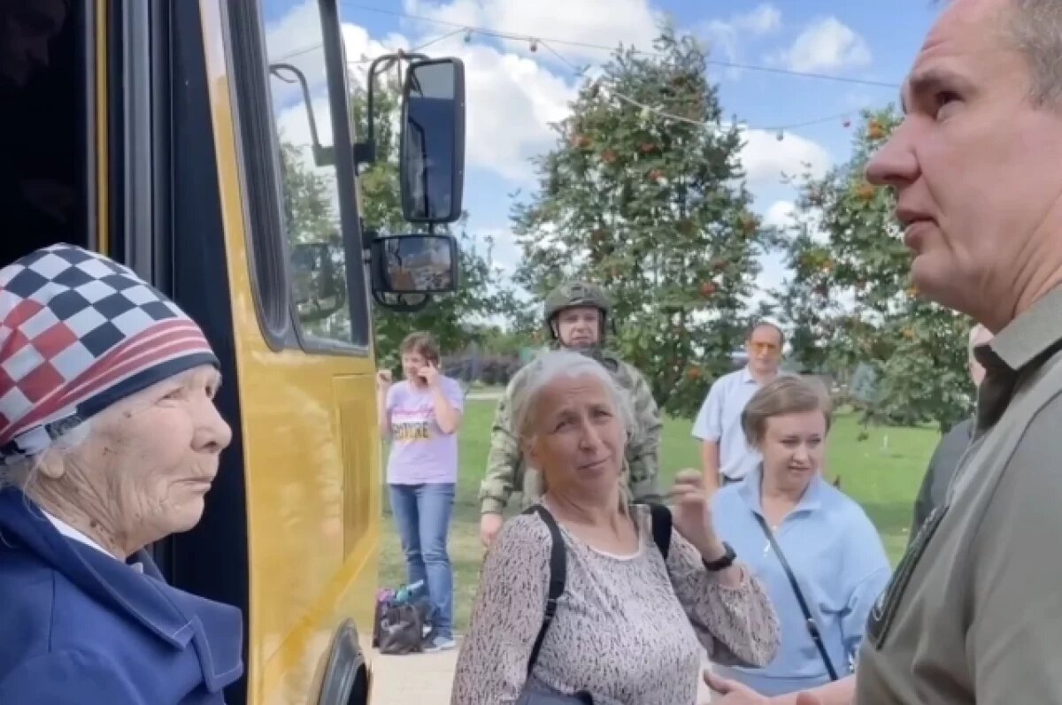    Бросили всё.