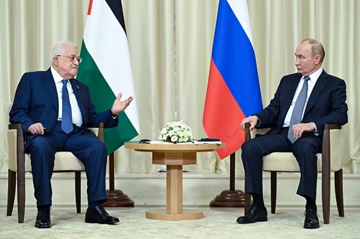    Президент РФ Владимир Путин и президент Палестины Махмуд Аббас