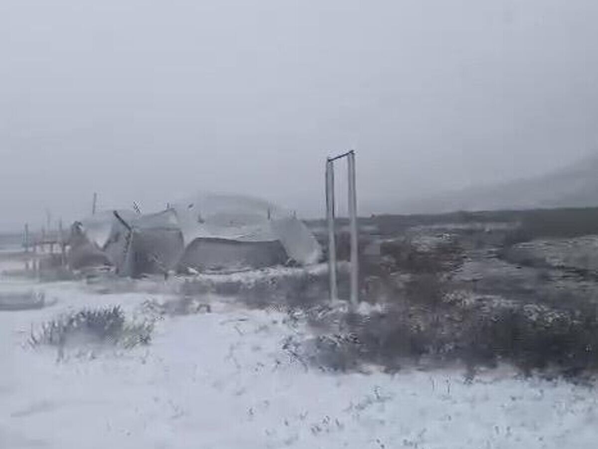    Снег идет в горной местности в двух районах Якутии© Балабкина Бриф V/Telegram