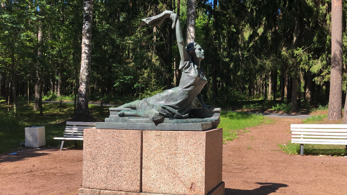 2024г. Памятник подвигу Раймонды Дьен. Зеленогорск. Фото автора