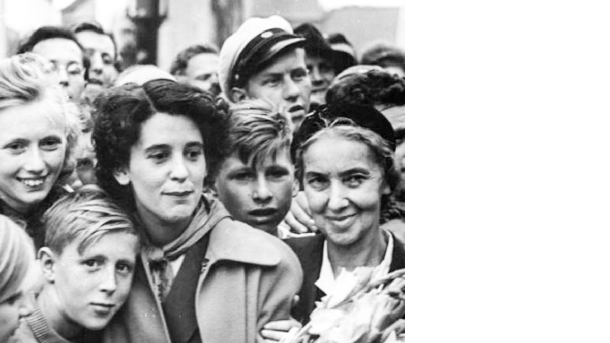 1950г. Раймонд Дьен с пацифистами. Фото : L’Humanité