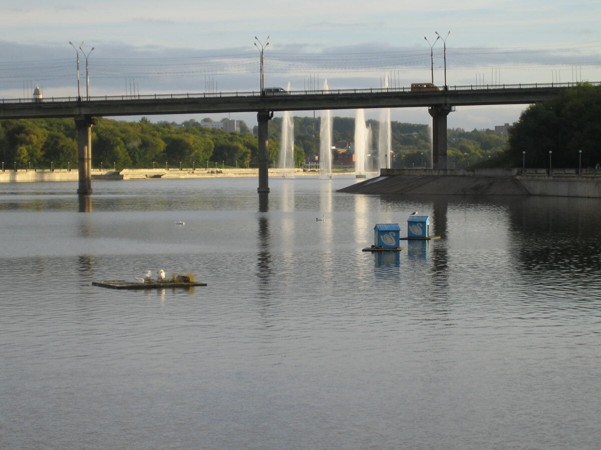 под этим мостом мы и тарзанили, только тогда никакой воды ещё не было и в помине )) фото из свободного доступа