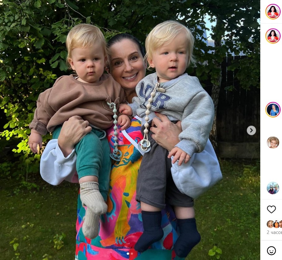    Екатерина Стриженова с внуками