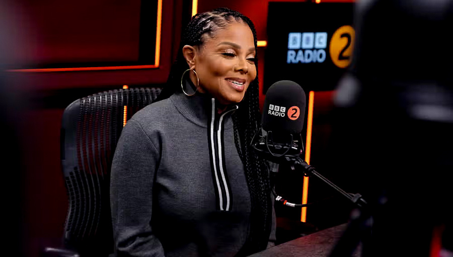 Джанет Джексон раскрыла секрет того, как ей удается петь и танцевать одновременно (Источник: Sarah Jeynes / BBC)