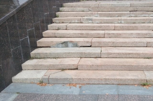    Лестницу ремонтировали, но не старались. Фото:  АиФ/ Светлана Чернышова