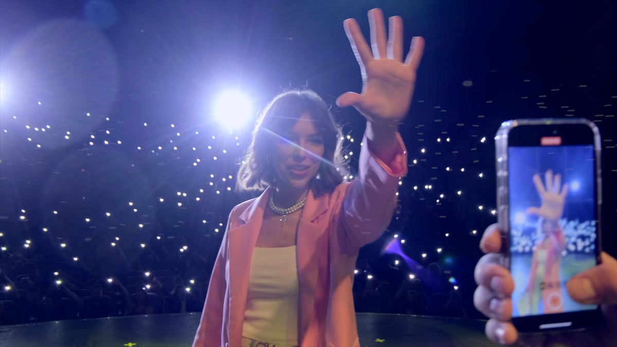 кадр со сцены vegas city hall на отчетном концерте DEE Club