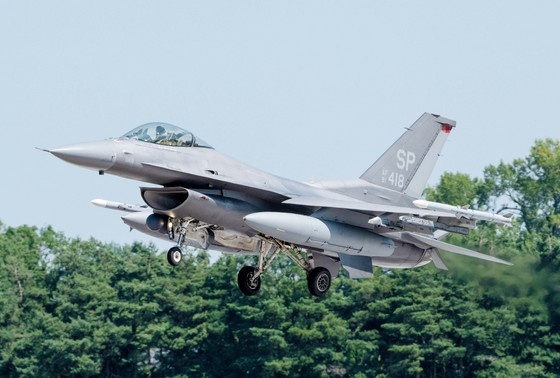    F-16