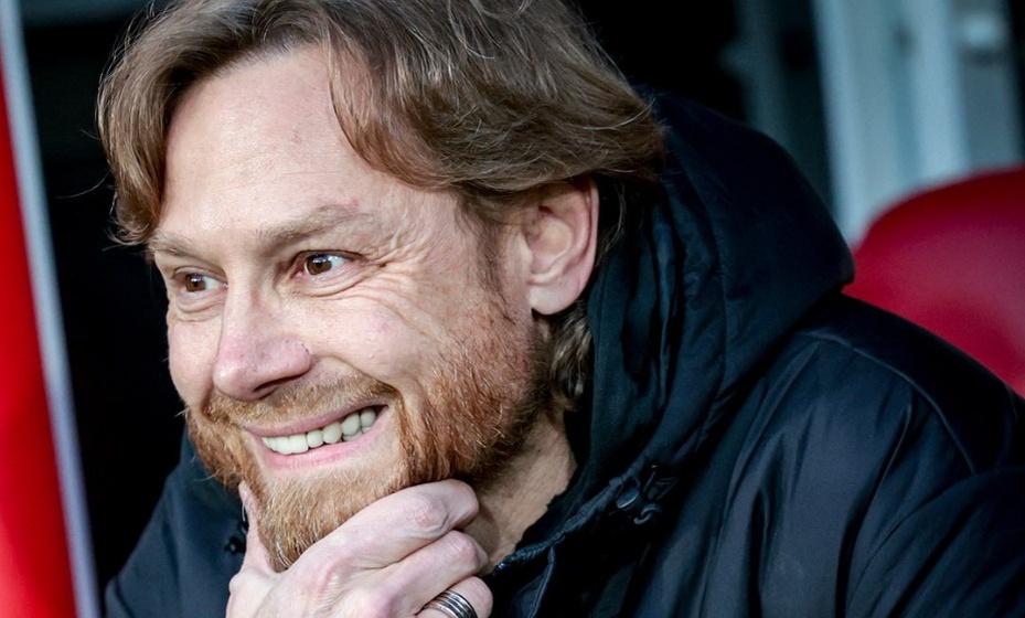    Валерий Карпин пока не запомнил имена всех игроков. Фото: МИР РПЛ