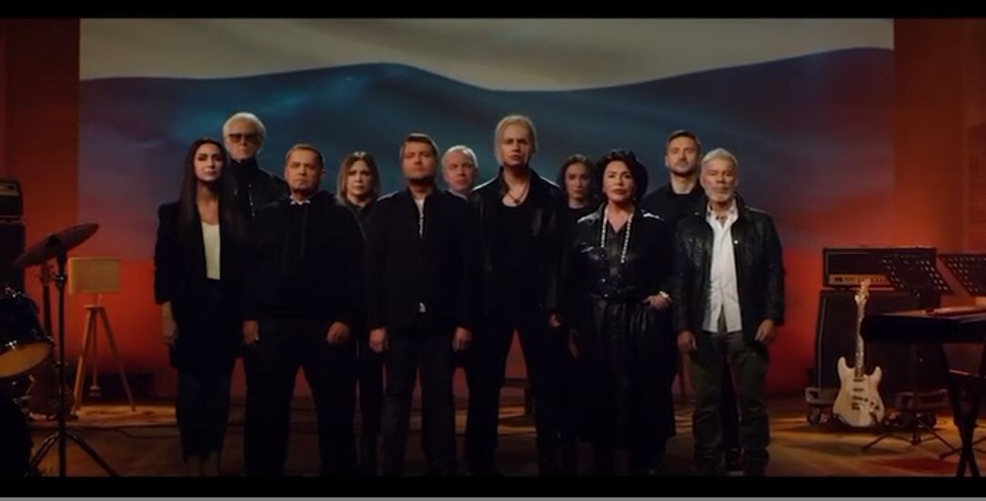 Это компания. если листнёте, вторым кадром будет Долина. Это клип на песню "Встанем"  и скрины 