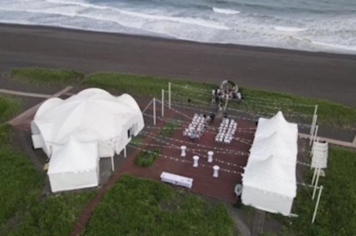    На Камчатке не смогли взыскать 4,6 млн со строителя глемпингов на пляже