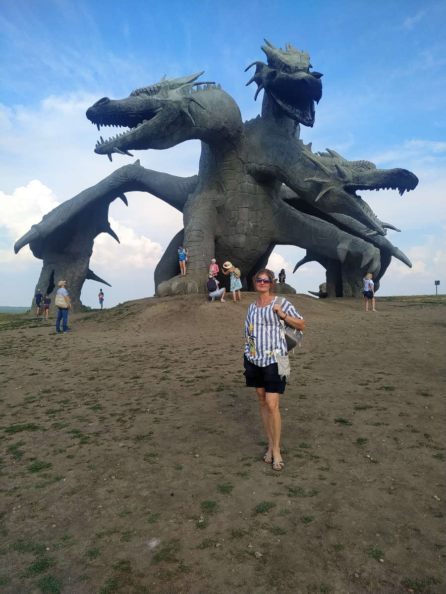 В Дагестане, в горных его районах вот так ходить нельзя.