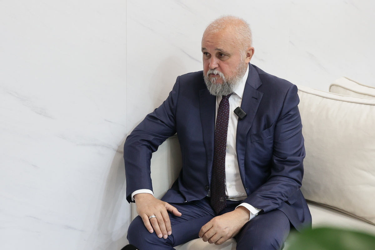 Цивилев проверил готовность аэропорта в Новокузнецке.  Фото: Фото: ФедералПресс / Иван Кабанов