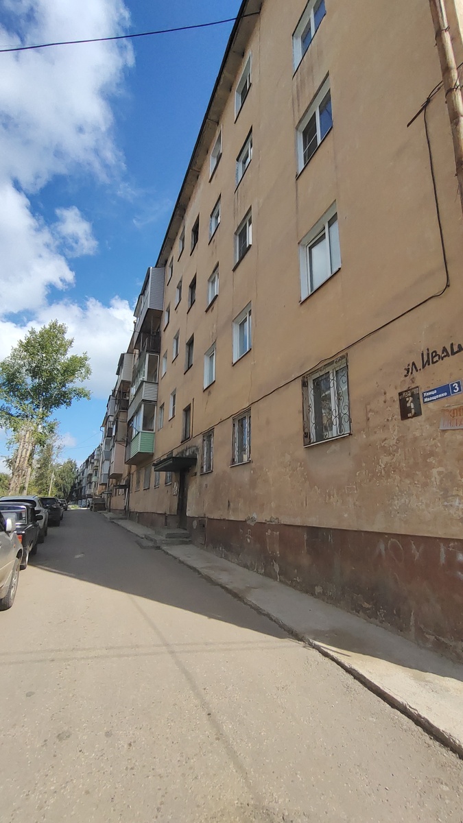 Вот в этом домике мы жили