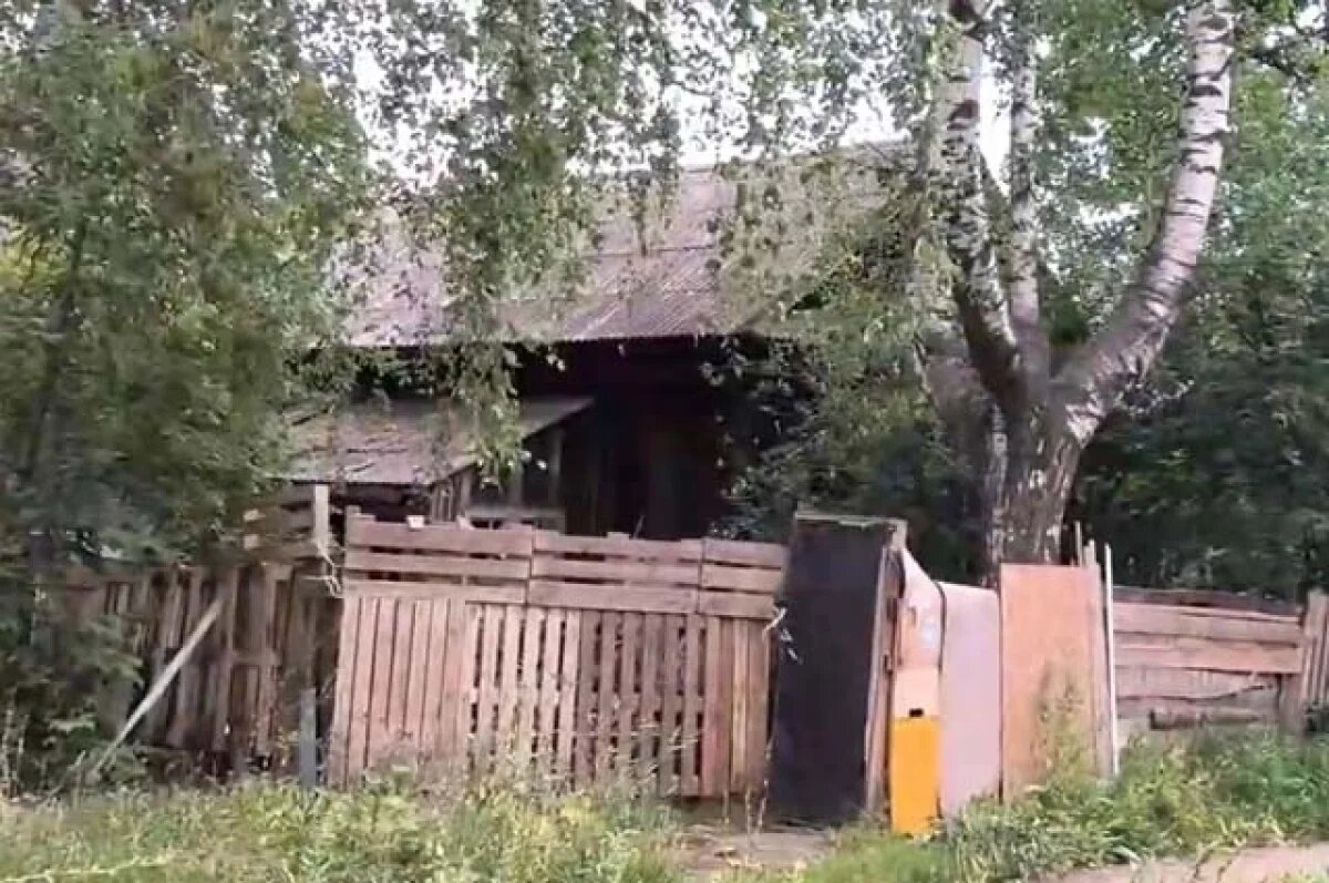    Такие дома – пристанище для бездомных и ассоциальных элементов.