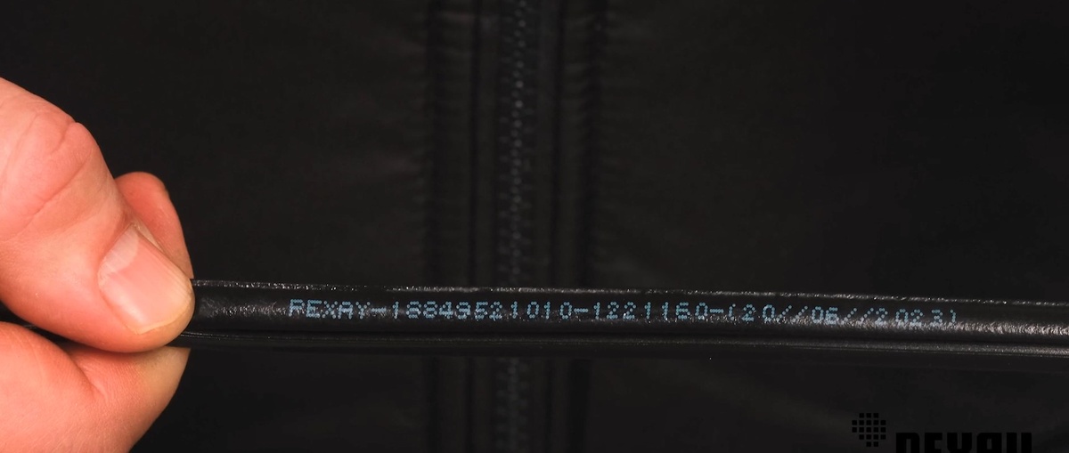 Пример оригинального уплотнения РЕХАУ. На уплотнителе нанесена маркировка, указан производитель. 