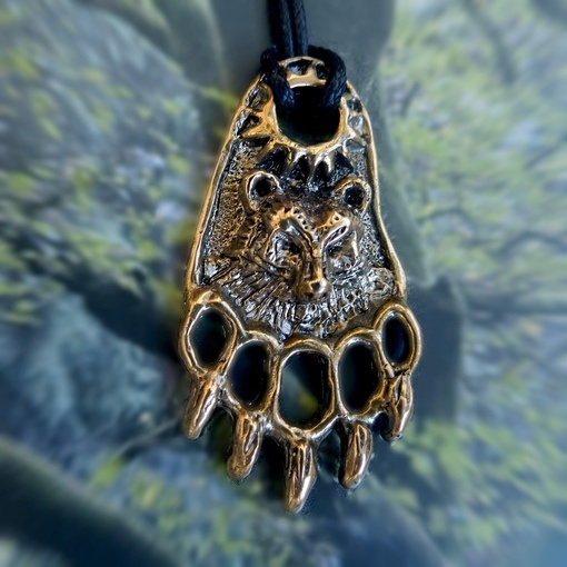 Подвеска в виде лапы медведя из ассортимента магазина Артельный Ряд