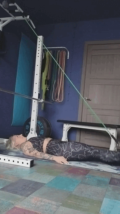 Разгибание бедра лежа с резинкой, эспандером или тросовым тренажером