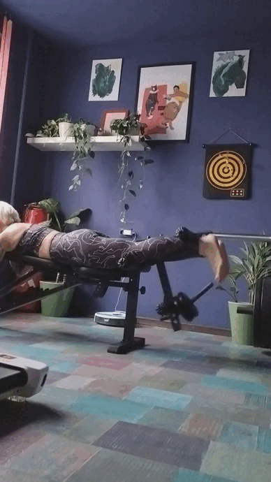 Сгибание колена на тренажере