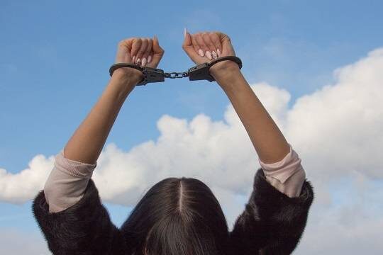    В Петербурге поместили под стражу мать оставленного у ворот дома младенца