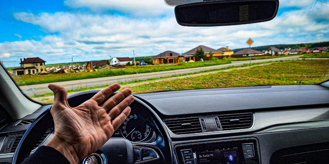 Смотришь, а стекла как будто бы нет: Как идеально очистить лобовое стекло изнутри - надолго и без разводов