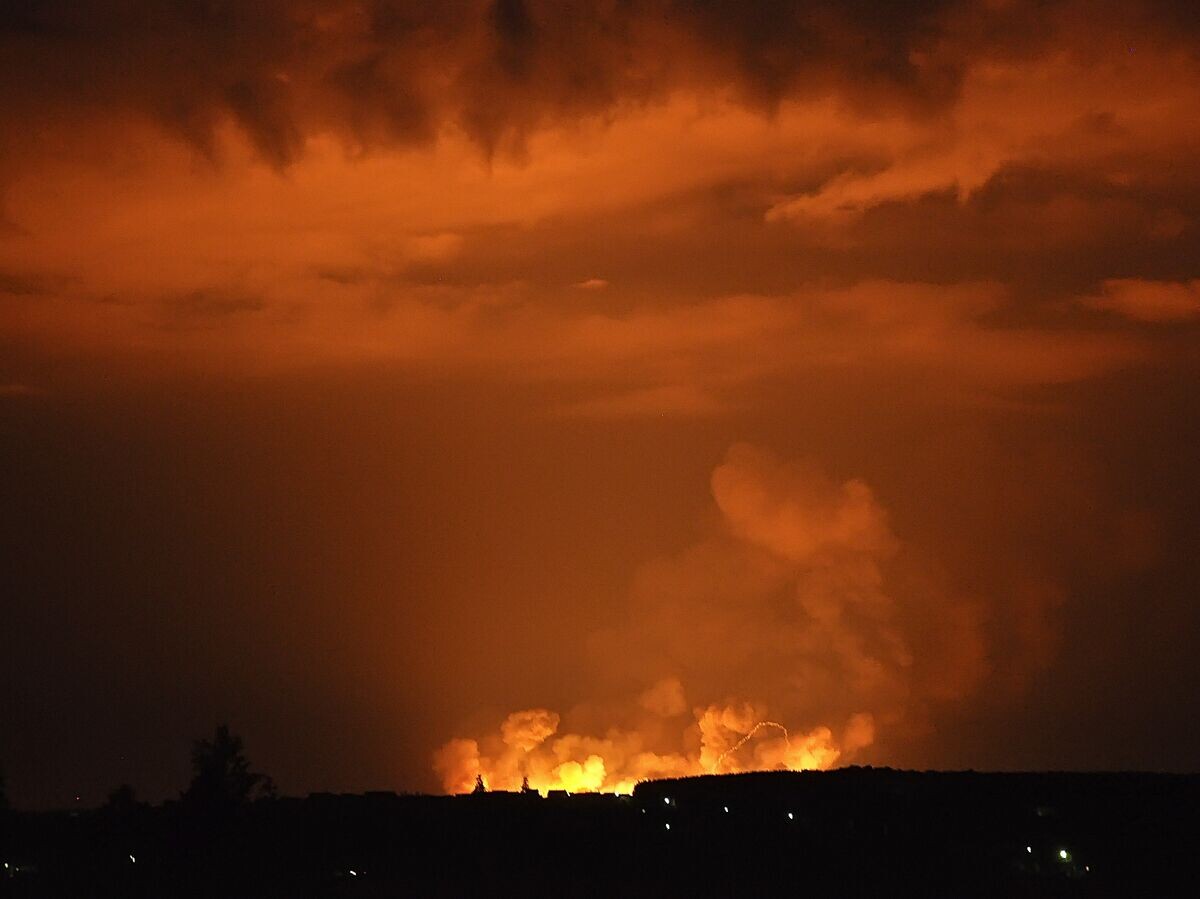    СПРАВКА - Взрывы и пожары на складах боеприпасов в России в 2008-2012 годах