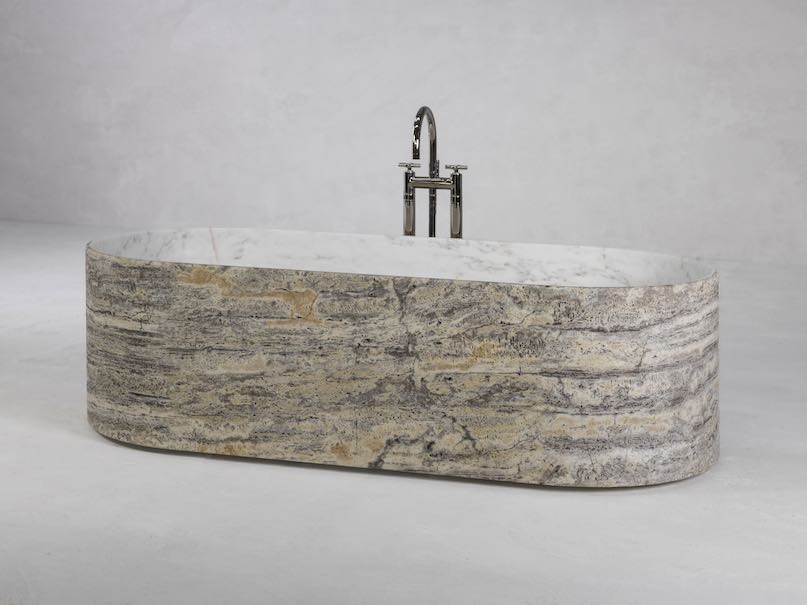 Ванна «Blessed» с различными видами камня внутри и снаружи выглядит потрясающе