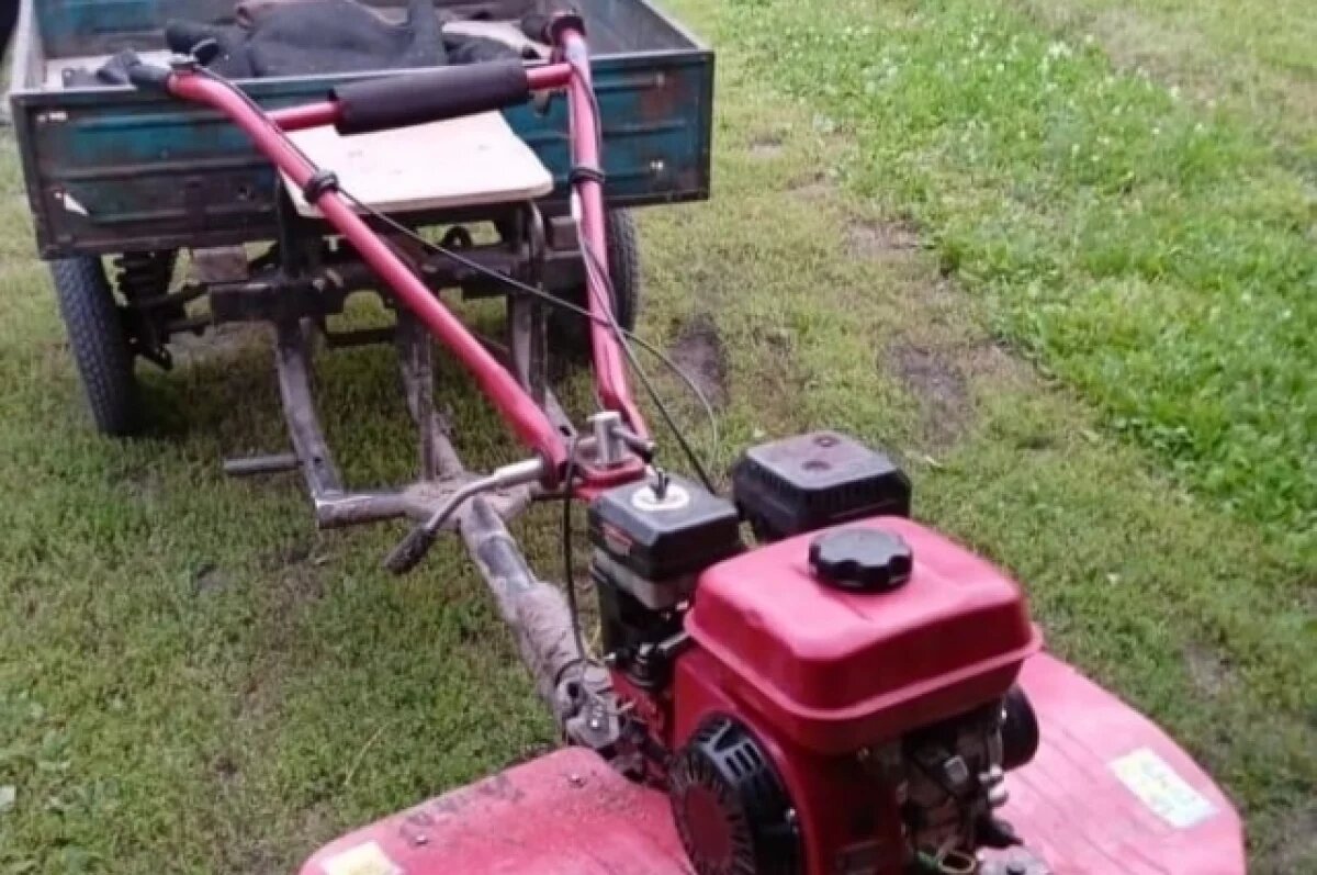    В Омской области дети перевернулись на мотоблоке и попали в больницу