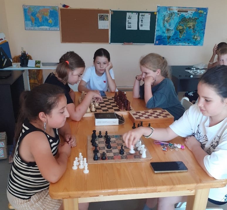 Занятие по шахматам в "Твистере"