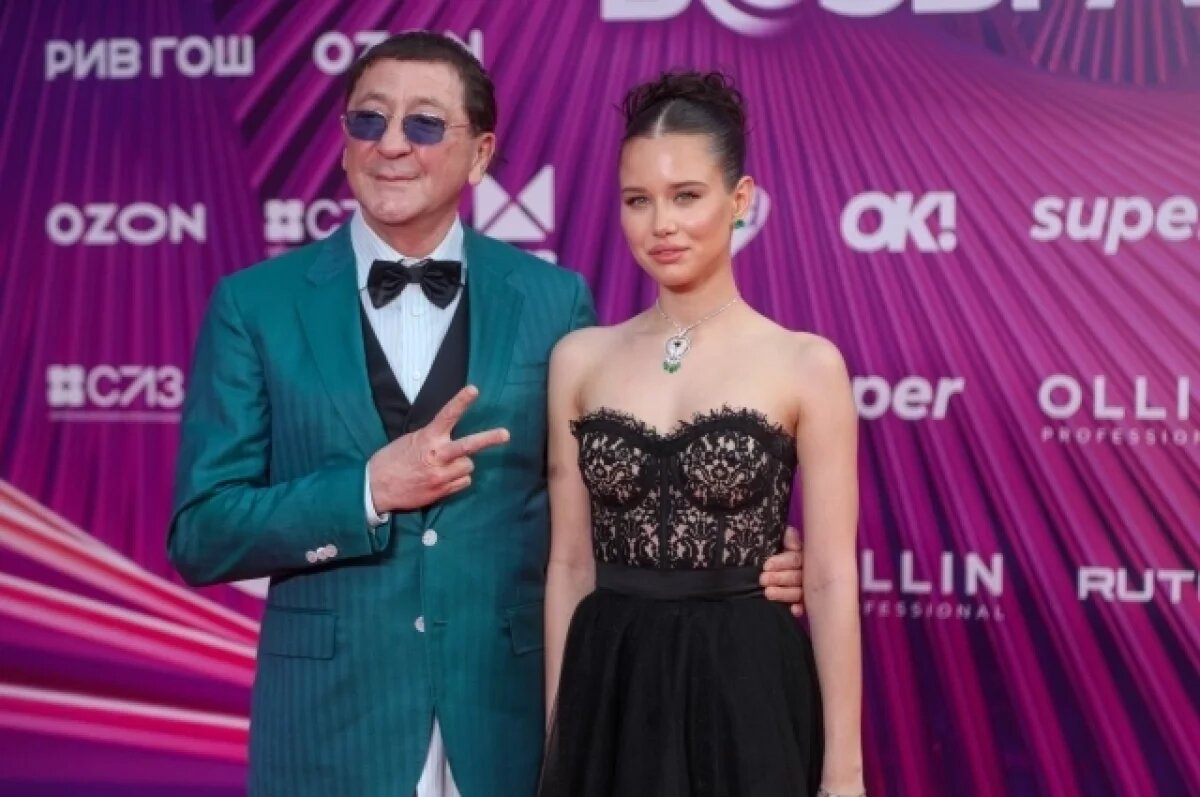    Лепс заявил, что активно готовится к свадьбе с 18-летней Авророй Кибой