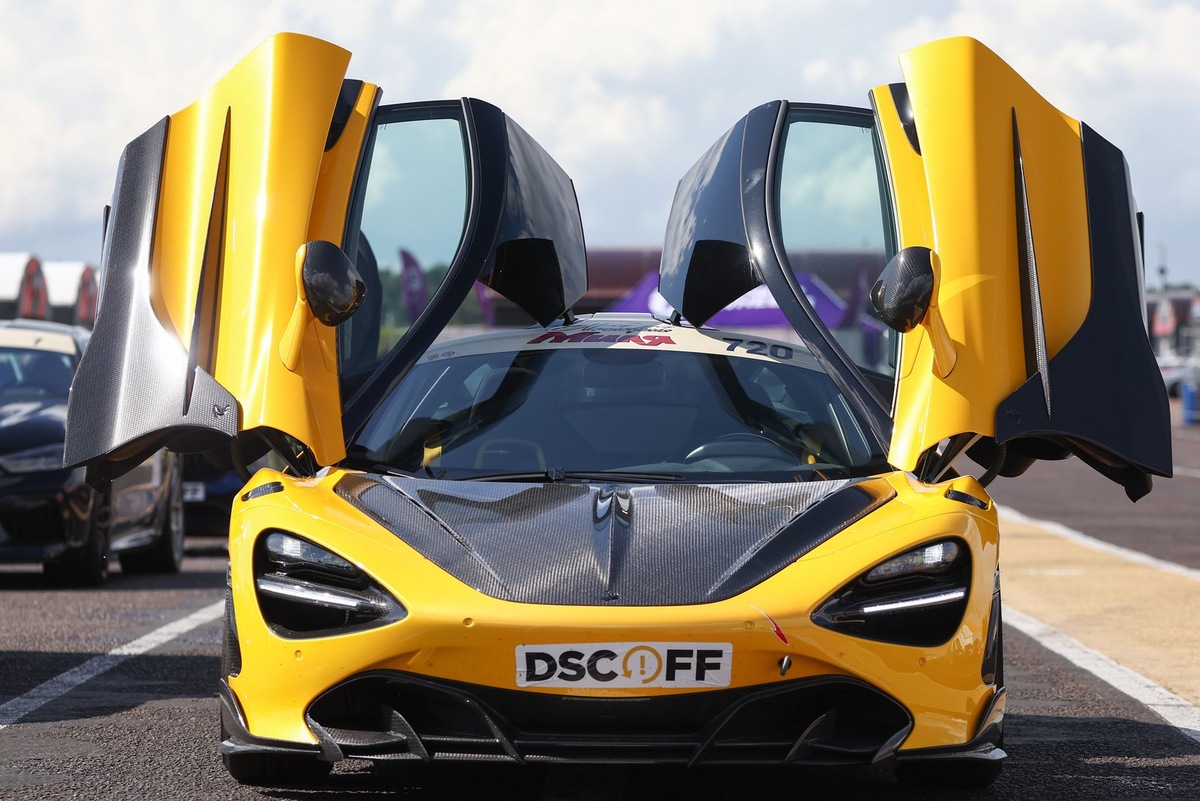    В минувшие выходные в подмосковной деревне Вырея на территории многофункционального комплекса экстремальных видов спорта RDRC Racepark прошла гонка суперкаров «Московской миле 2024».