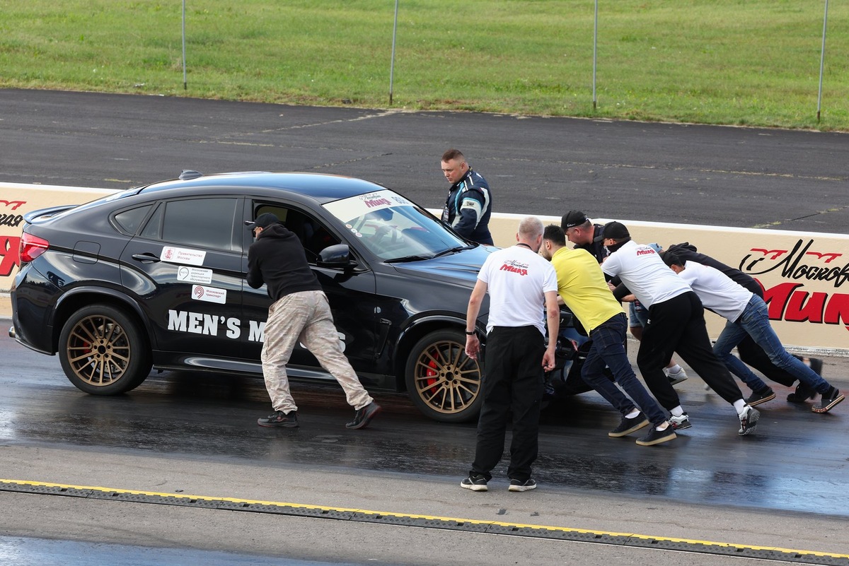    Минимальная мощность участников заездов составила 500 сил, а максимальная превысила 2000 л.с.