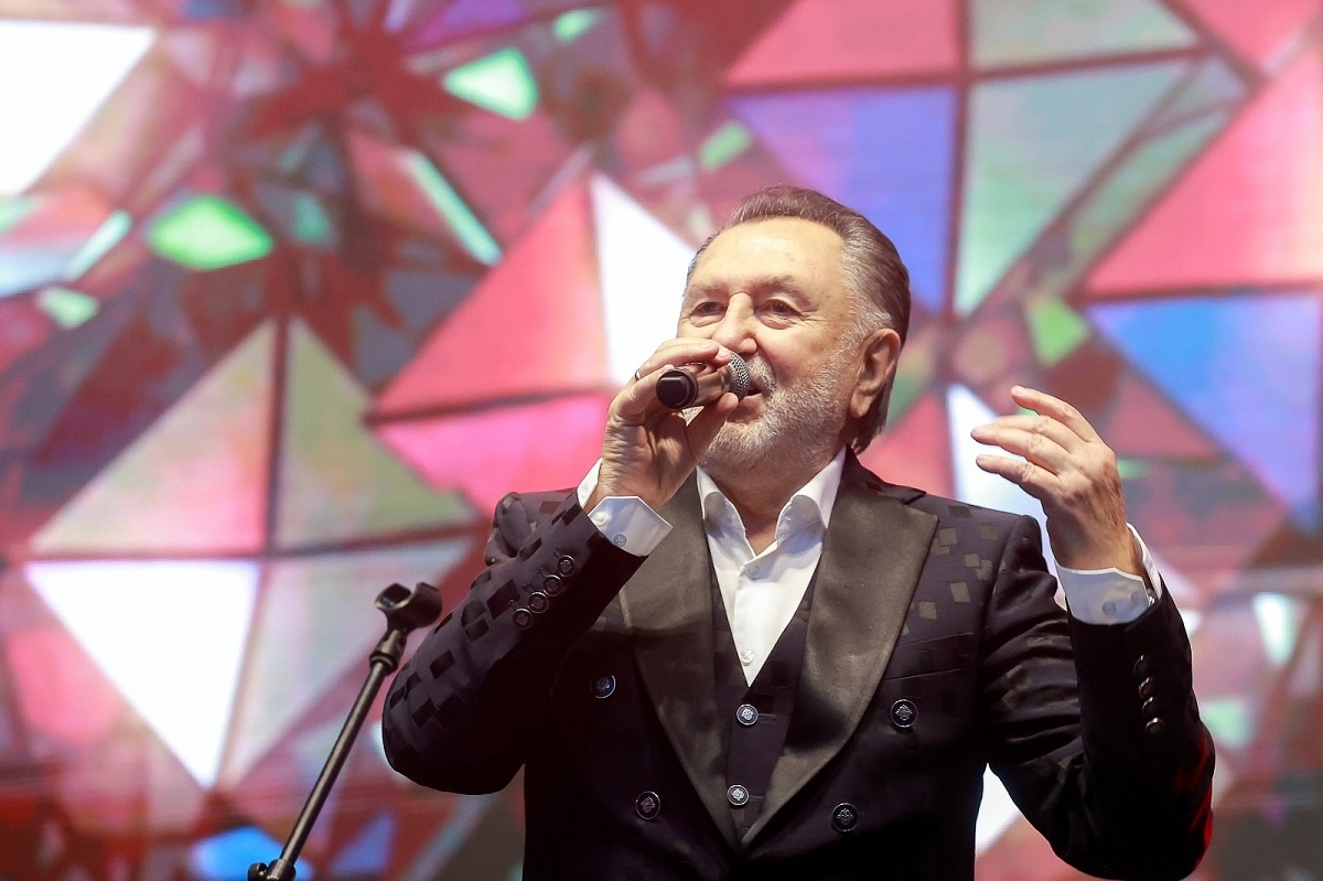    Анатолий Ярмоленко не может жить без музыки