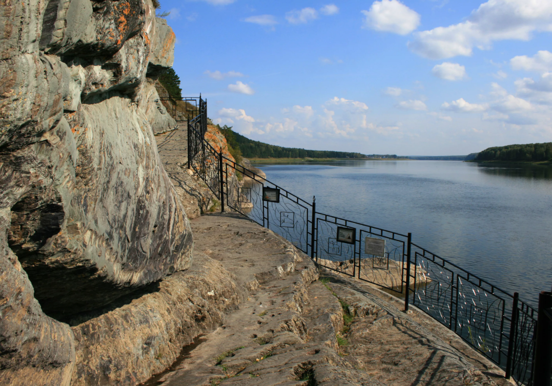 Писаные скалы