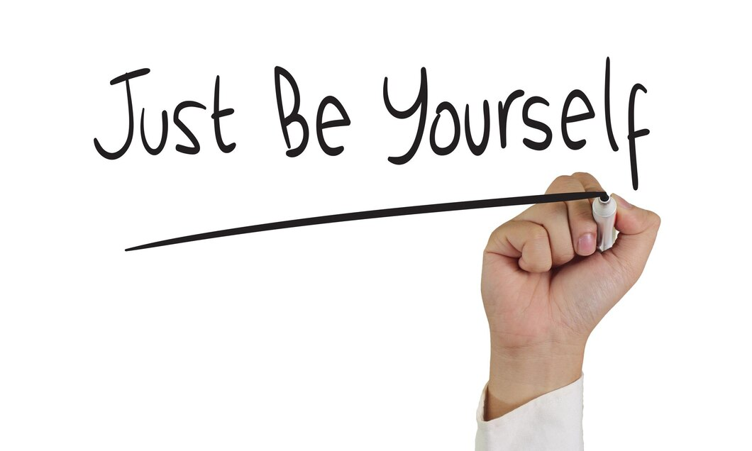 Автор: airdone; Надпись на картинке: "Просто будь собой".