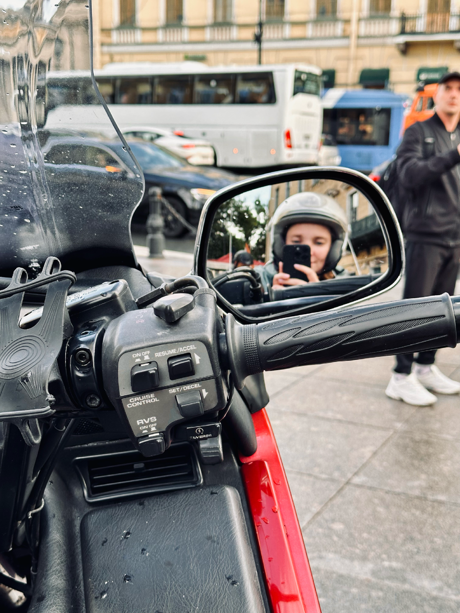 Но сперва, конечно, фото на память.