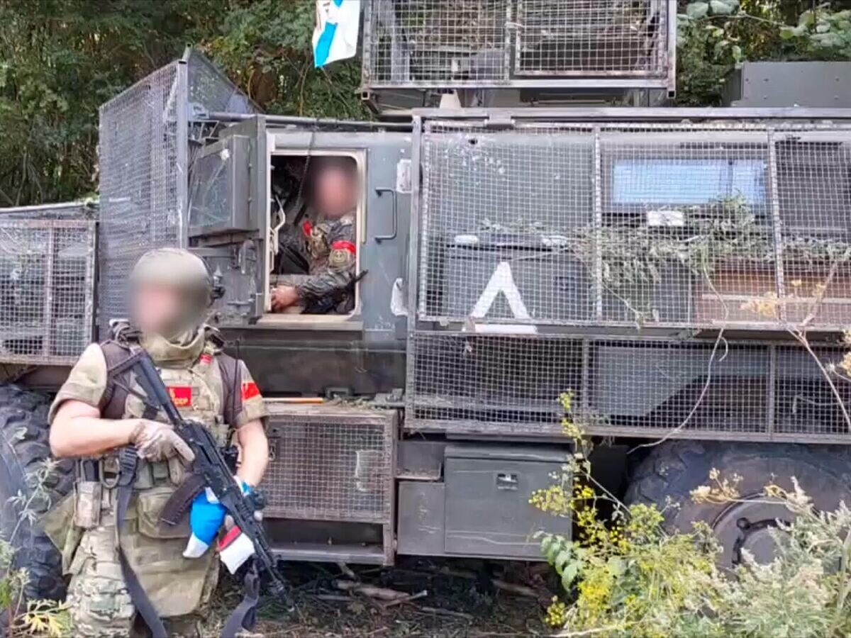    Кадры с машиной Roshel Senator ВСУ, захваченной во время боя в Курской области© Министерство обороны РФ
