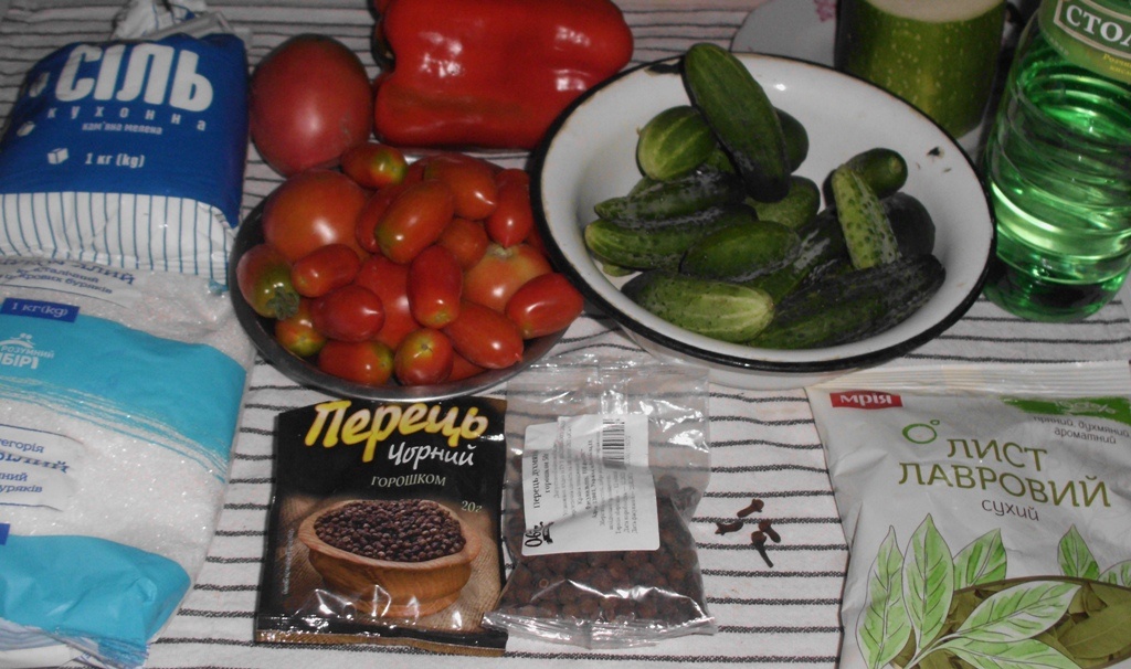 Фото продуктов для приготовления маринованного овощного ассорти. Личное фото автора канала Житейская проза