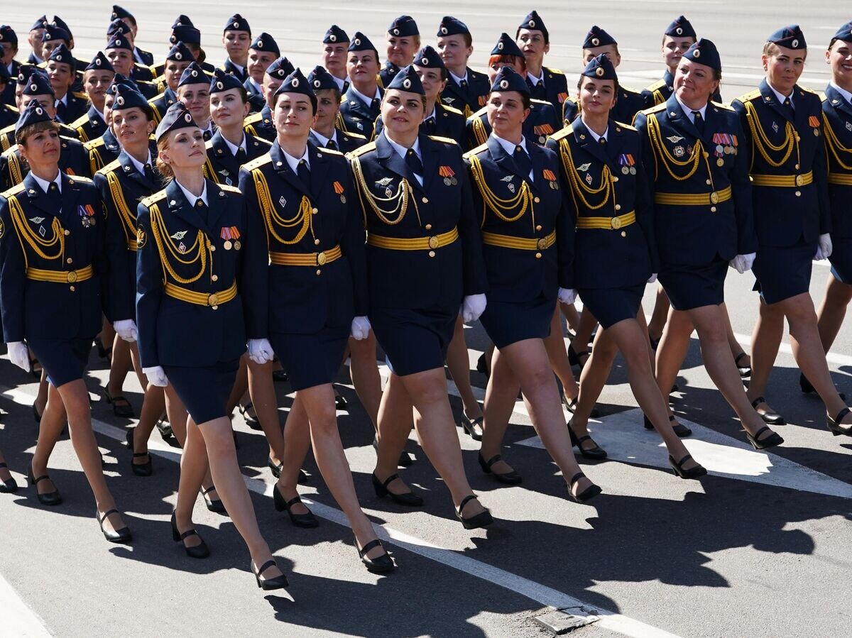    Военнослужащие парадных расчетов на военном параде в ознаменование 75-летия Победы в Великой Отечественной войне 1941-1945 годов в Калининграде© РИА Новости / Эдуард Молчанов