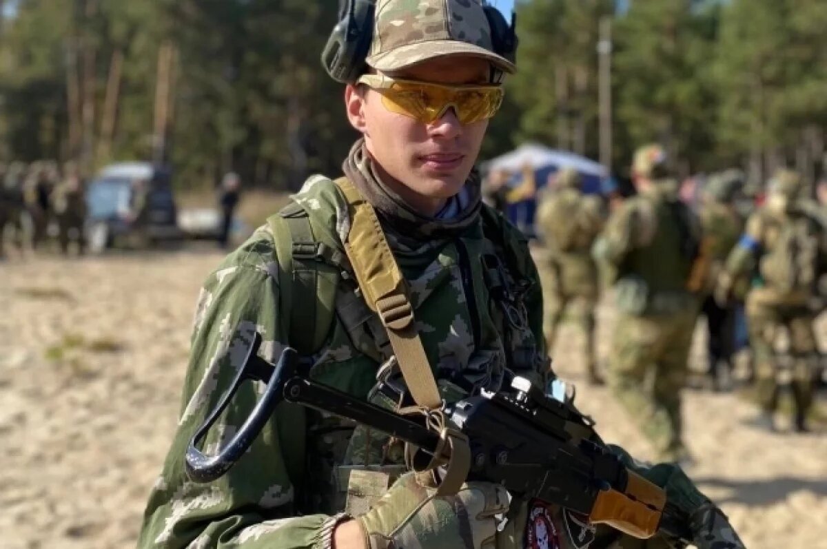    В числе интересов Сергея Слепцова - участие в военно-тактических играх по страйкболу.
